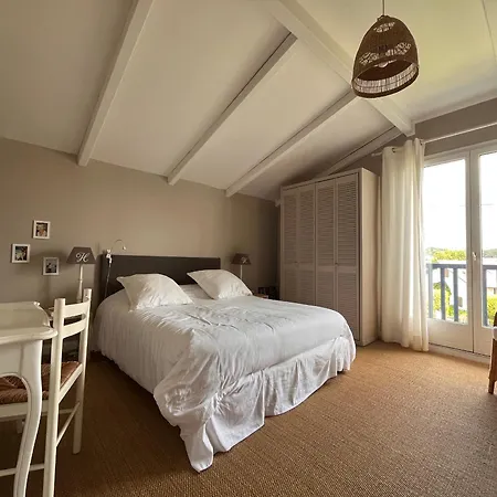 Maison Spacieuse Avec Piscine, Jardins, A 5 Min Des Plages! - Fr-1-239-1064 Holiday home
