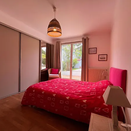 Maison Spacieuse Avec Piscine, Jardins, A 5 Min Des Plages! - Fr-1-239-1064