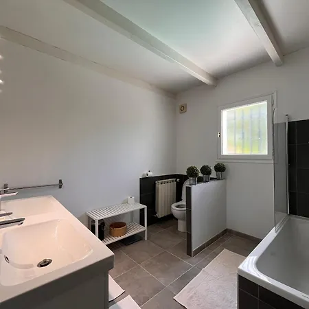 Maison Spacieuse Avec Piscine, Jardins, A 5 Min Des Plages! - Fr-1-239-1064 Holiday home *