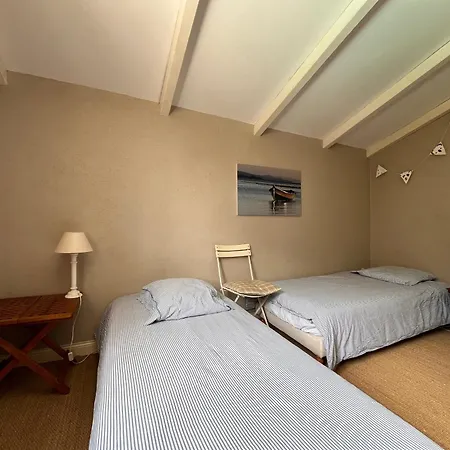 Holiday home Maison Spacieuse Avec Piscine, Jardins, A 5 Min Des Plages! - Fr-1-239-1064